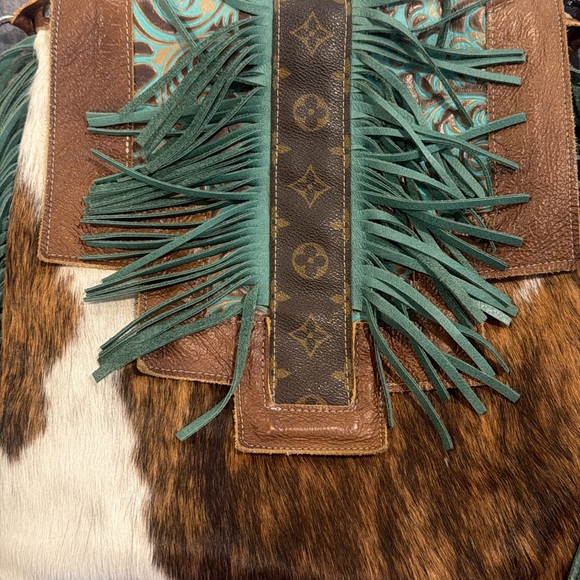 HCC Brown Leather Crossbody Bag with Turquoise Fringe and LV Accent - Picture 2 of 6